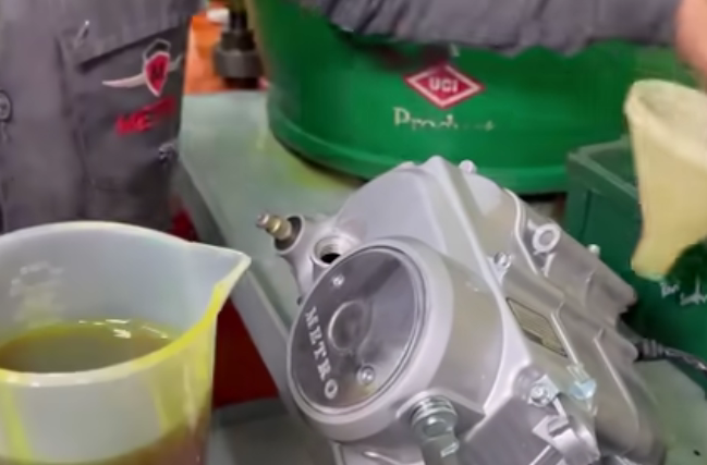 70cc Metro Motorcycle Engine Assemblingبنت فضائح خليجيه تتمتع مع ولد 2024  Process in a Factory |