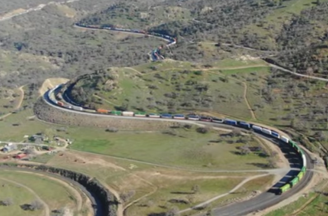 بنت فضائح خليجيه تتمتع مع ولد 2024 An hour at Tehachapi Loop – 3 freight trains.