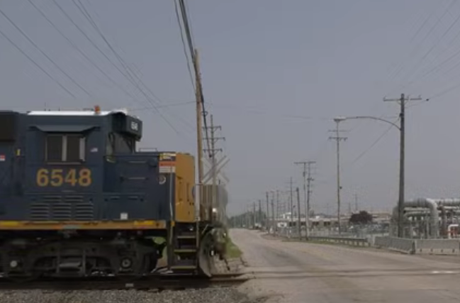 Scrap Long Island caboose and subway cars,بنت فضائح خليجيه تتمتع مع ولد 2024  abandoned GE 44 tonner and CSX freight trains 8804 CWR