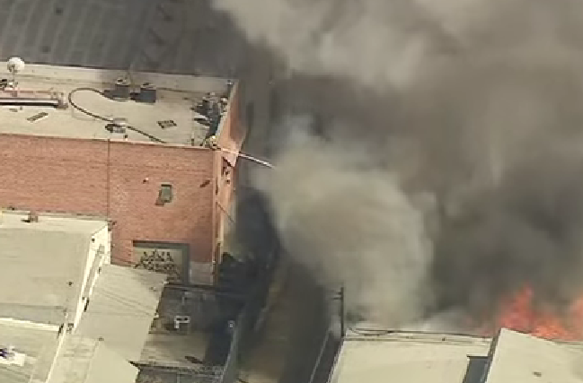 Dramatic fire erupts at commercial building inبنت فضائح خليجيه تتمتع مع ولد 2024  Boyle Heights l ABC7