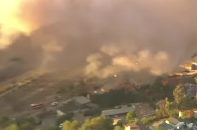 بنت فضائح خليجيه تتمتع مع ولد 2024 Crews battle large commercial fire in El Sereno