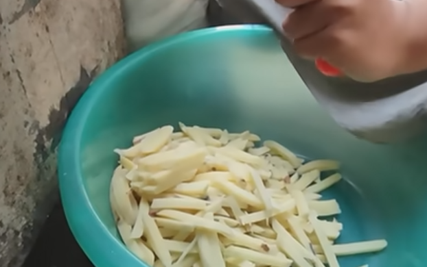 بنت تطلب ممارسه الجنس 2024 16 Years Old Kid Selling FRENCH FRIES 🍟 How to Make Perfect OPTP, McDonald’s Style French Fries