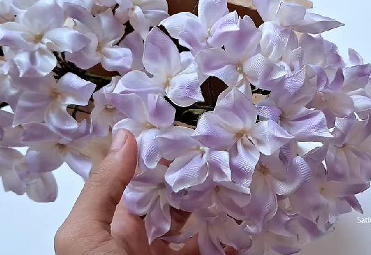 سكس انجي خوري تقتح كسها وطيزها باصبعها azing flowers | 4K | Satin