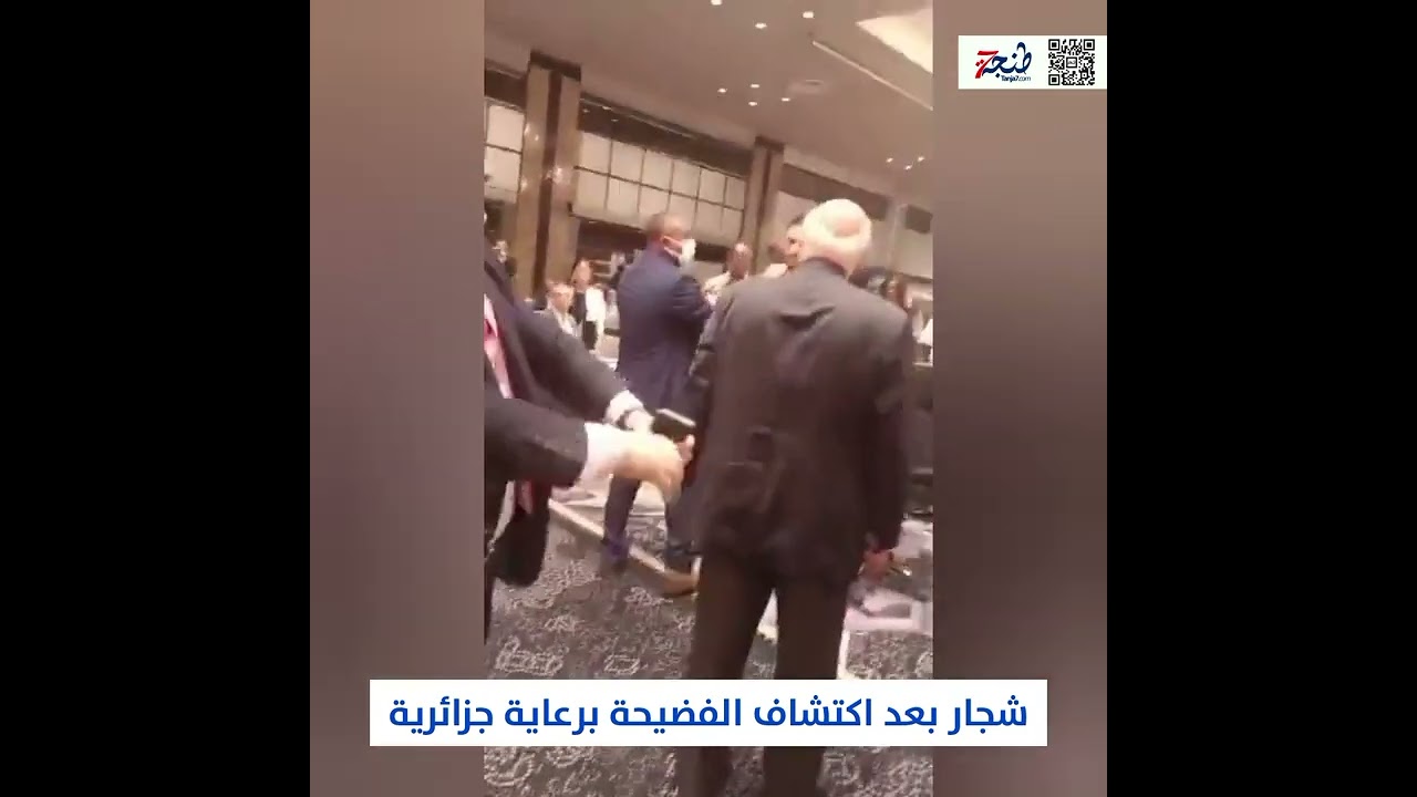 فضيحة غير مسبوقة.. ممثل البوليساريو وبرعاية من الجزائر أحضر لافتته معه لحضور اجتماع إفريقي ياباني