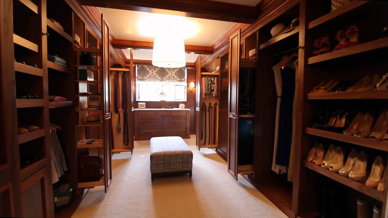 An enormous closet – Space Porn video